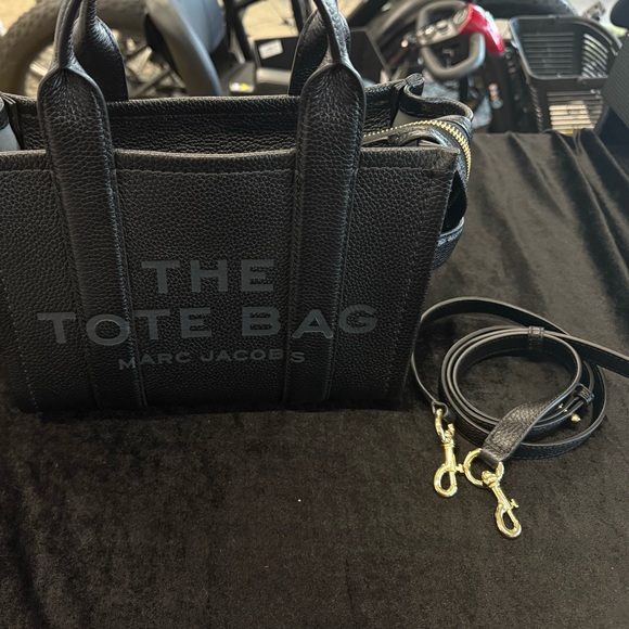 Marc Jacobs Black Leather Tote Bag - Picture 2 of 12